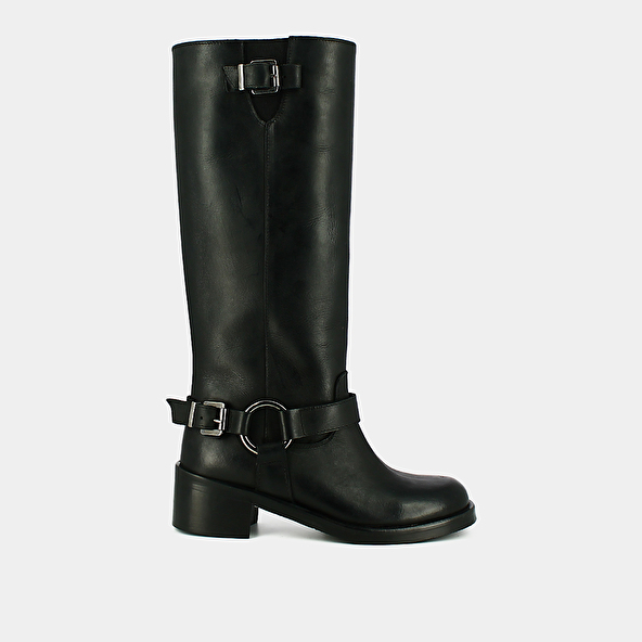 HIGH BOOTS WITH ROUND TOES AND BUCKLES