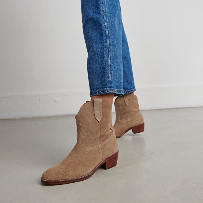 OVAL-TOE LOWBOOTS