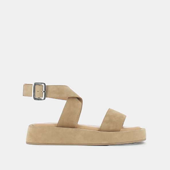 SANDALES À BRIDES CROISÉES ET SEMELLES ÉPAISSES