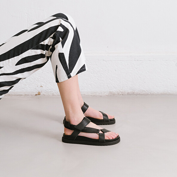 PLATFORM SANDALS WITH THICK STRAPS