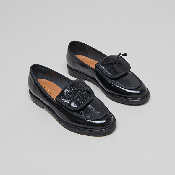 LOAFERS WITH LACES