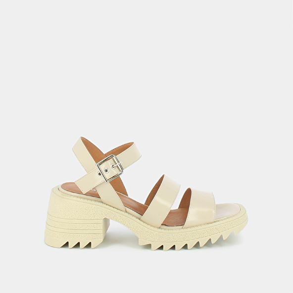 SANDALS WITH NOTCHED SOLES