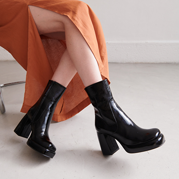 PLATFORM BOOTS WITH SQUARE TOES