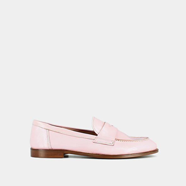 CLOSED TOE AND ROUND LOAFERS