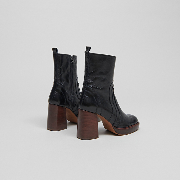 BOOTS WITH HEEL