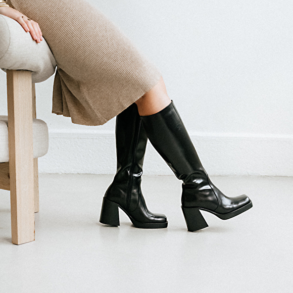 HIGH BOOTS WITH THICK HEELS AND SQUARE TOES