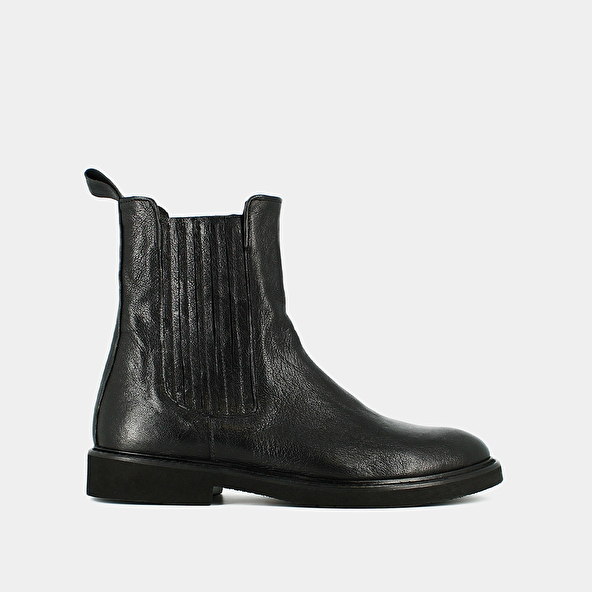 CHELSEA BOOTS