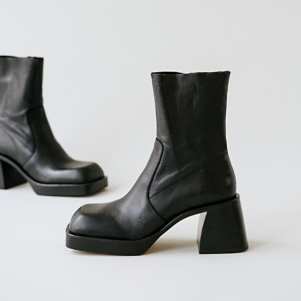 SQUARE TOE BOOTS WITH THICK HEELS