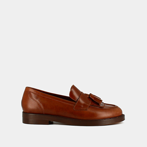 FLAT-HEELED LOAFERS WITH TASSELS