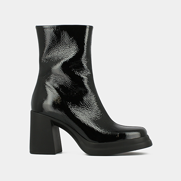 SQUARE TOE AND PLATFORM BOOTS