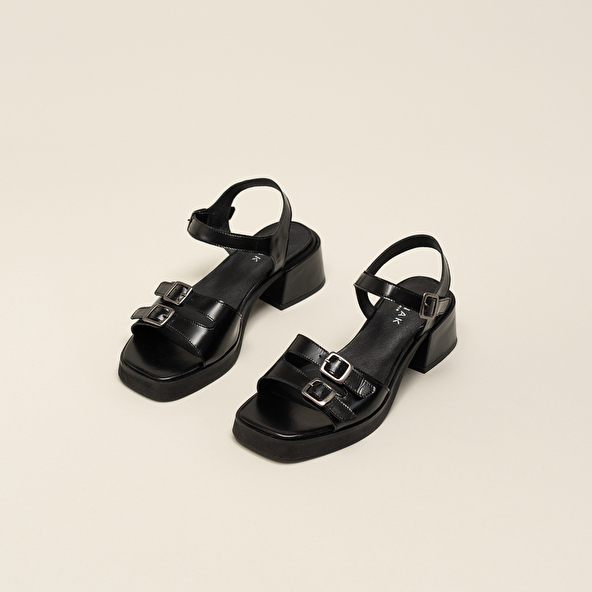 BUCKLE SANDALS WITH SQUARE TOE