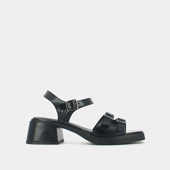 BUCKLE SANDALS WITH SQUARE TOE