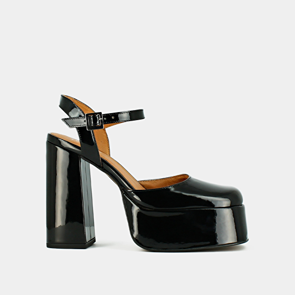 PLATFORM SLIPPERS WITH STRAPS