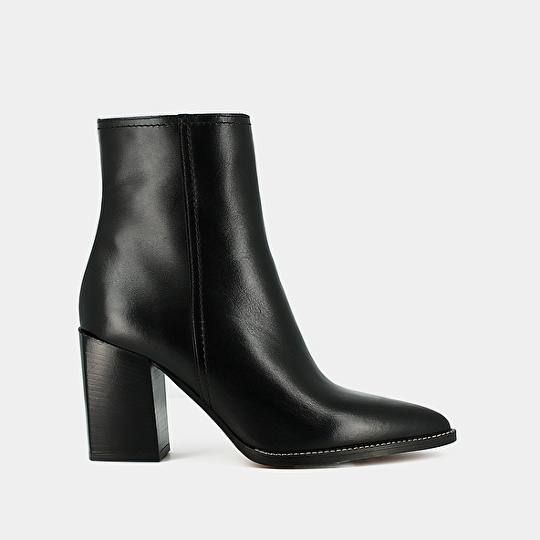 POINTED HEELED BOOTS