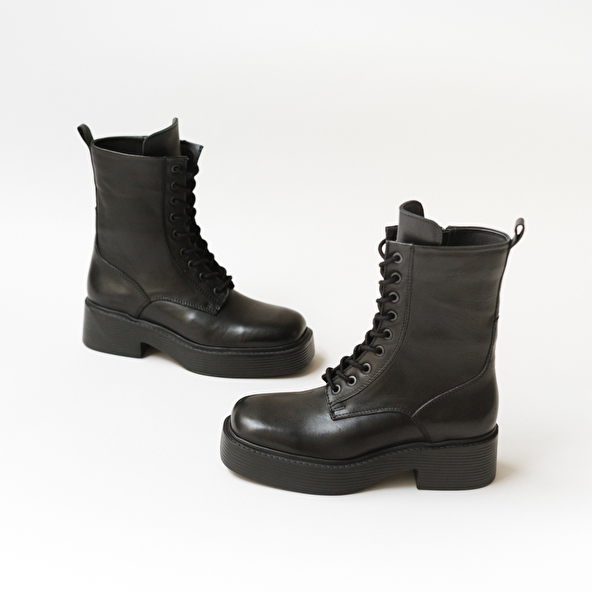 LACE-UP PLATFORM BOOTS WITH SQUARE TOE