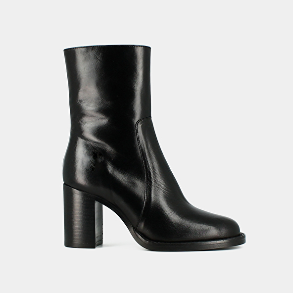 HEELED BOOTS WITH STITCHING