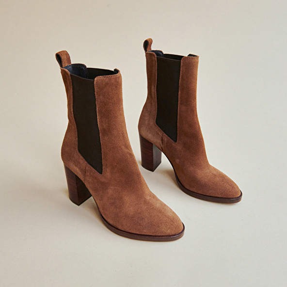 POINTED TOE AND ELASTIC BOOTS