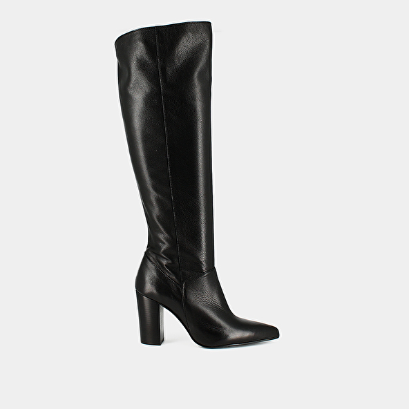 HIGH BOOTS WITH HEELS AND POINTED TOES