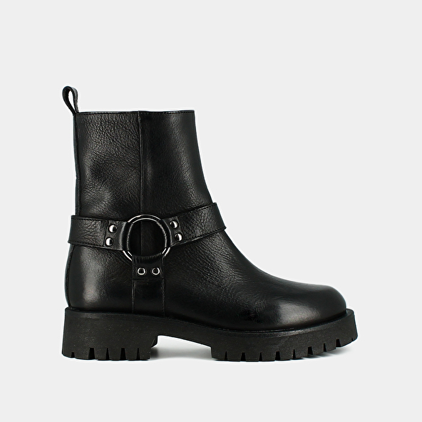 BOOTS WITH STRAPS AND NOTCHED SOLES