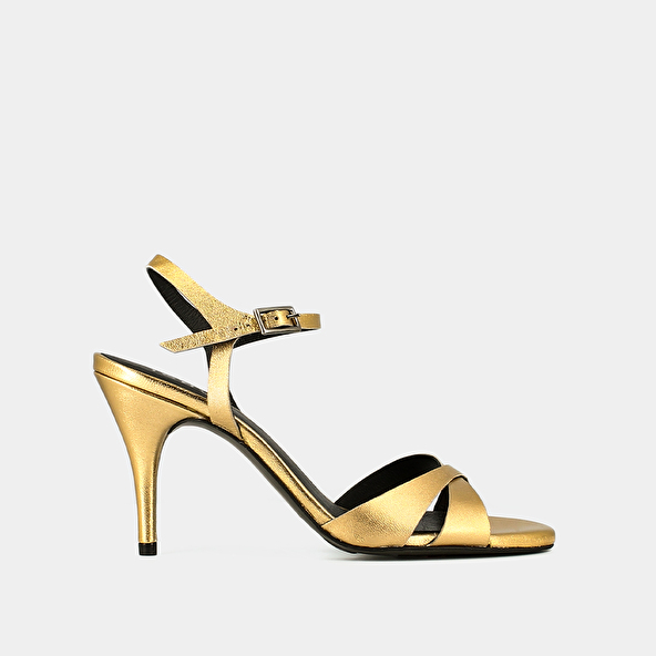 SANDALS WITH HEELS AND ROUND TOES