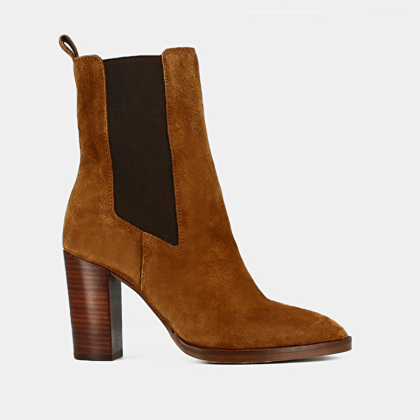 POINTED TOE AND ELASTIC BOOTS