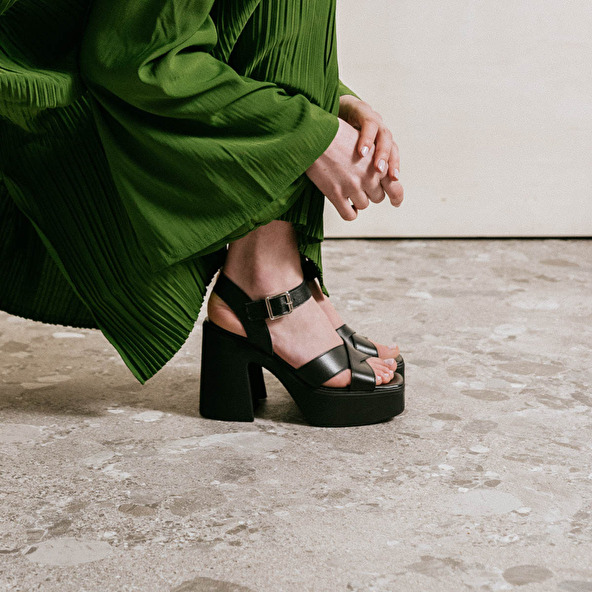 CROSS-STRAP PLATFORM SANDALS