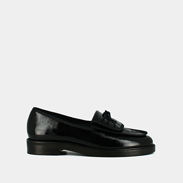 LOAFERS WITH LACES