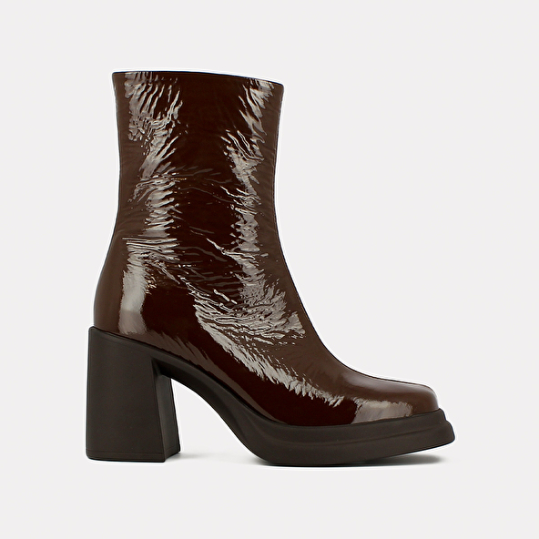 SQUARE TOE AND PLATFORM BOOTS