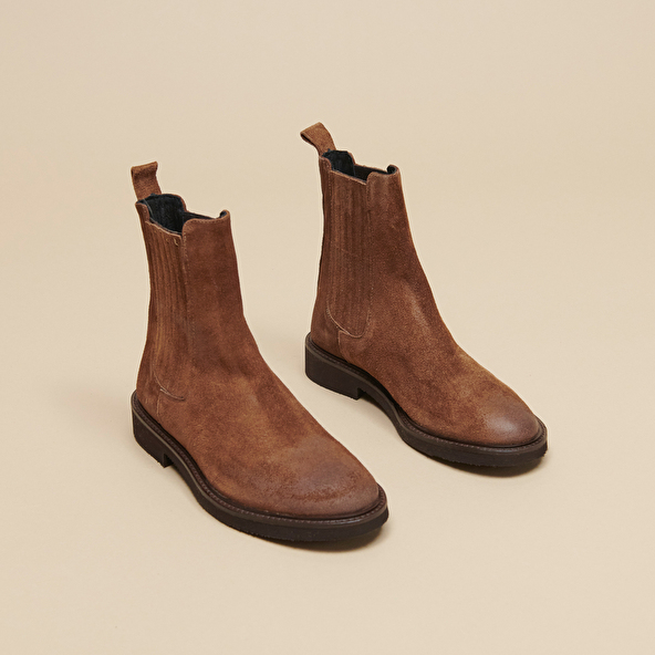 CHELSEA BOOTS