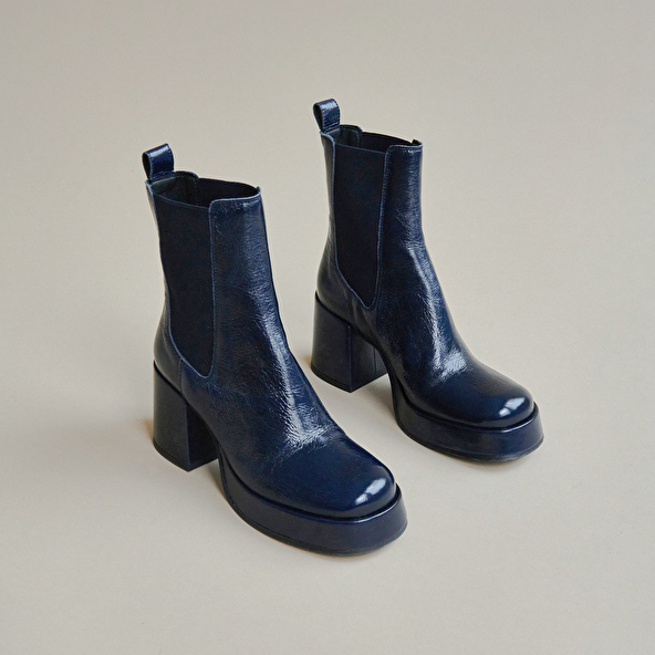 PLATFORM BOOTS WITH SQUARE TOES