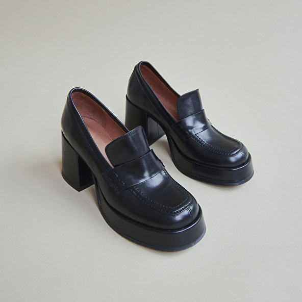 PLATFORM LOAFERS