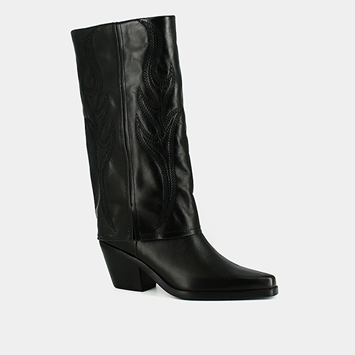 BOOTS WITH BELEVED HEELS