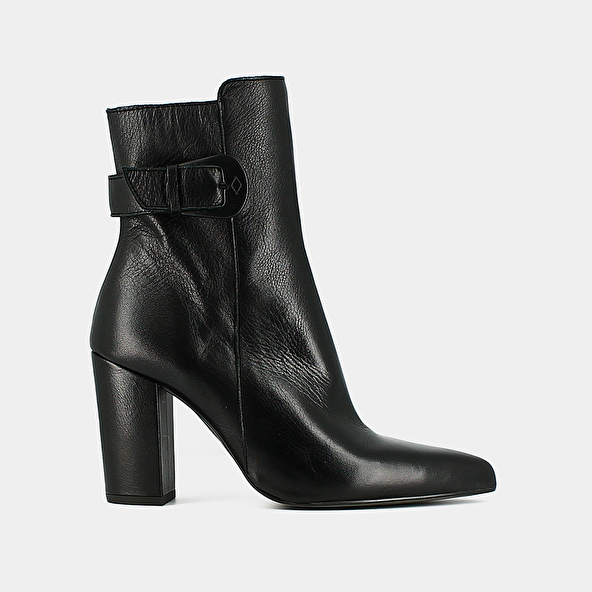 POINTED TOE BOOTS WITH BUCKLES