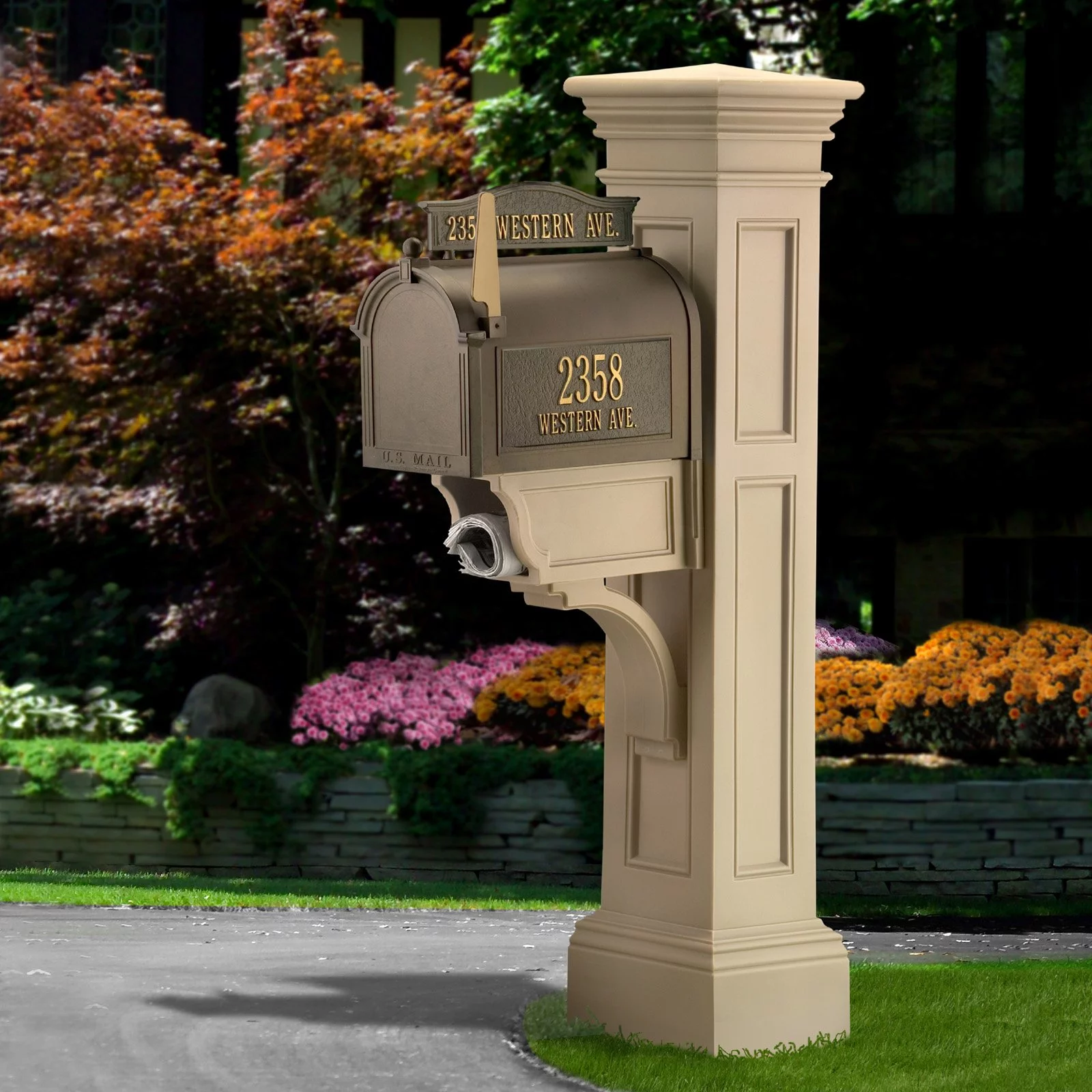 Mayne Liberty Weatherproof Traditional Plastic Mail Post in White