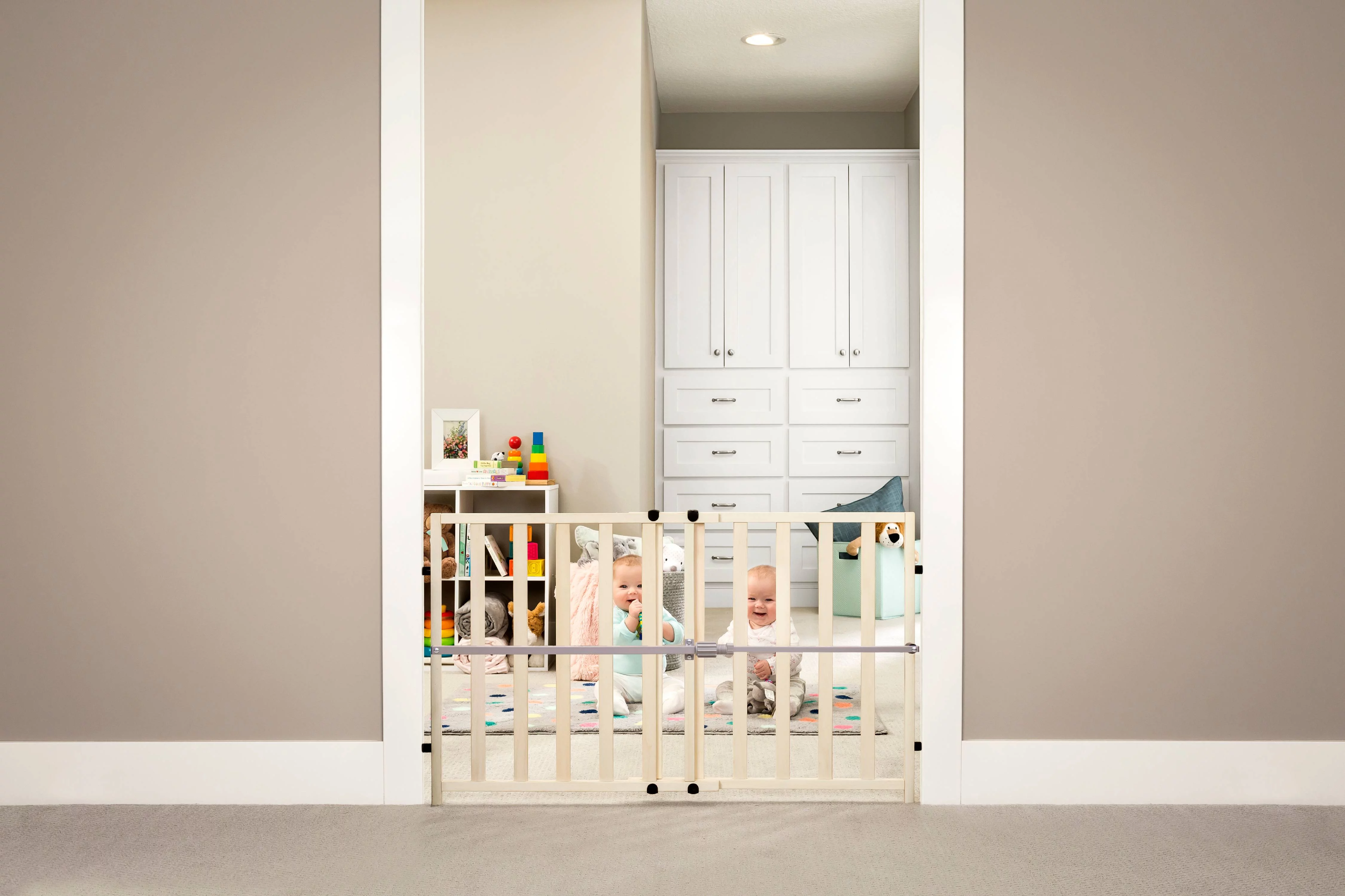 Regalo Wooden Expandable Safety Gate, Wooden Gate, Ages 6 to 24 Months