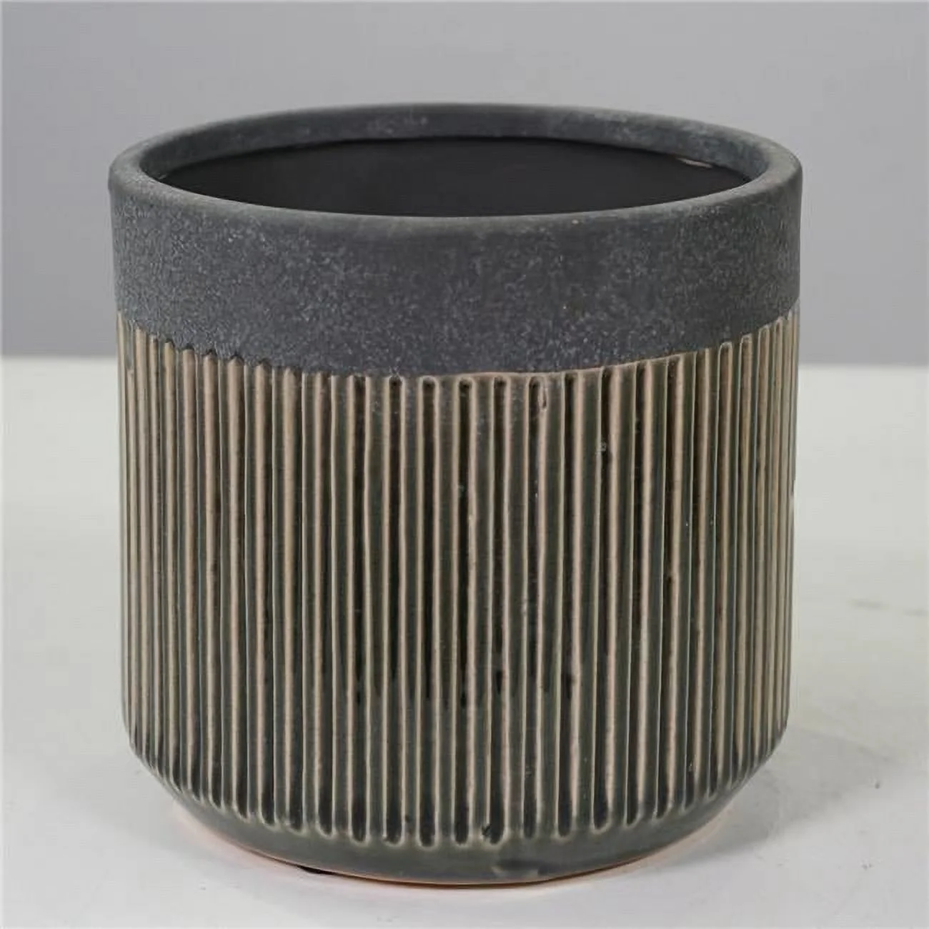 AI-CE05-626-Q02 Dark Gray Ribbed Planter - Set of 2