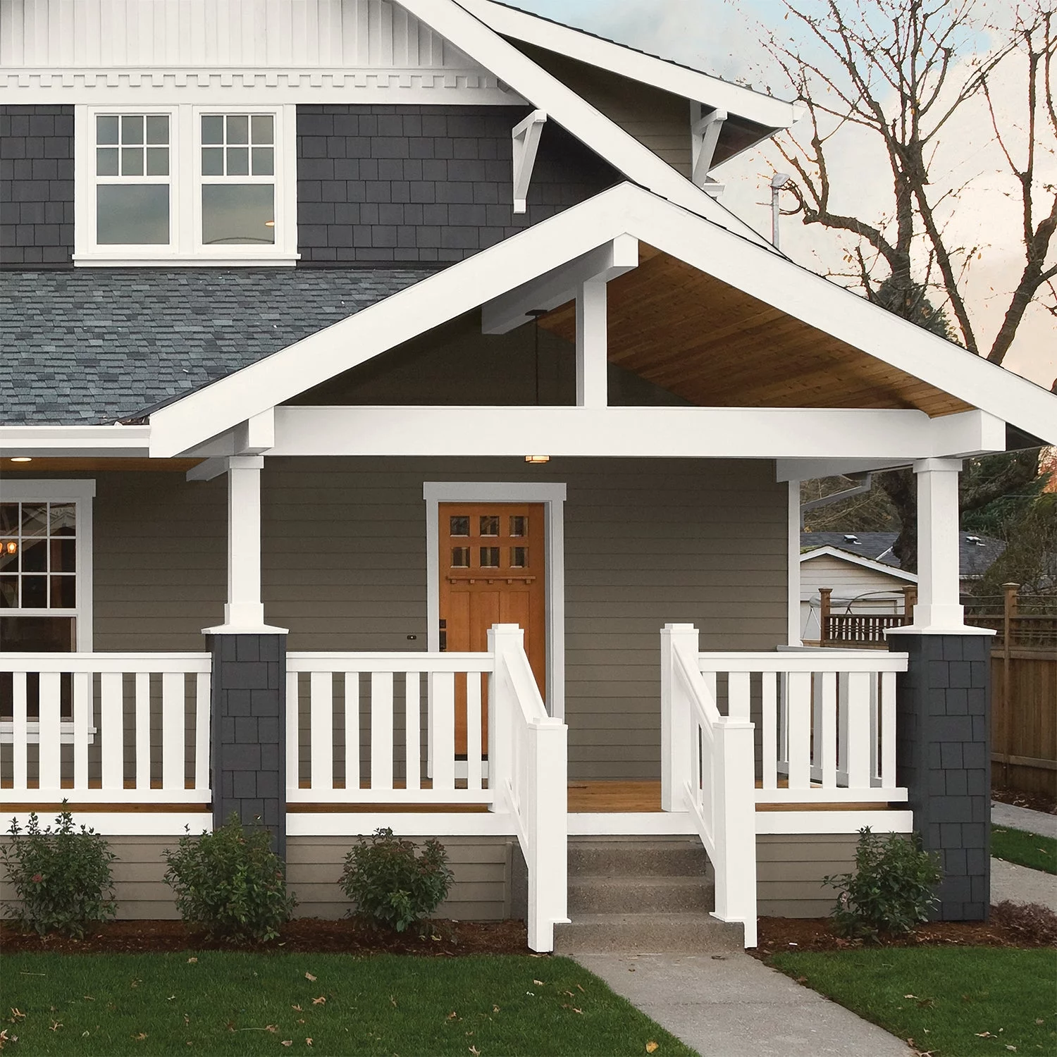 Glidden One Coat Exterior Paint + Primer Cow'S Milk / Off White, Semi-Gloss, 1 Gallon