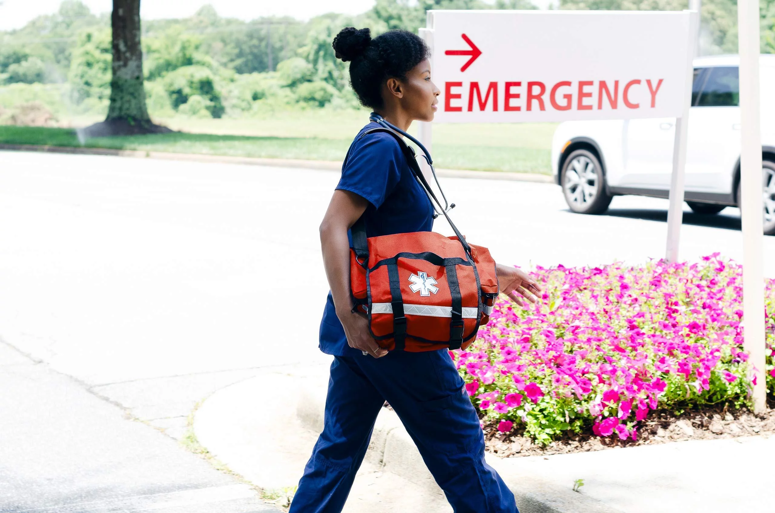 Primacare KB-RO74 EMT Emergency Trauma First Responder Empty Medical Bag for First Aid Supplies with Multiple Compartments, Red