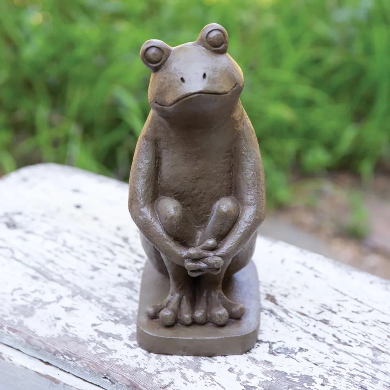 CTW Home 680642 12 x 4.75 x 6 in. Cheerful Frog Garden Statue
