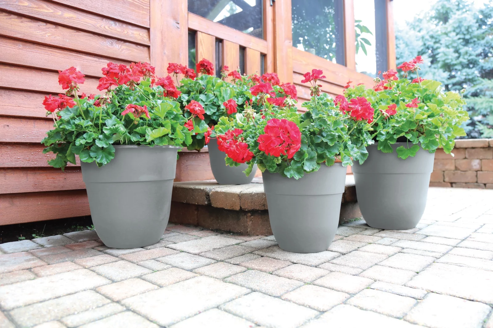 Suncast 10-Inch Indoor/Outdoor Resin Flower Planter, Gray