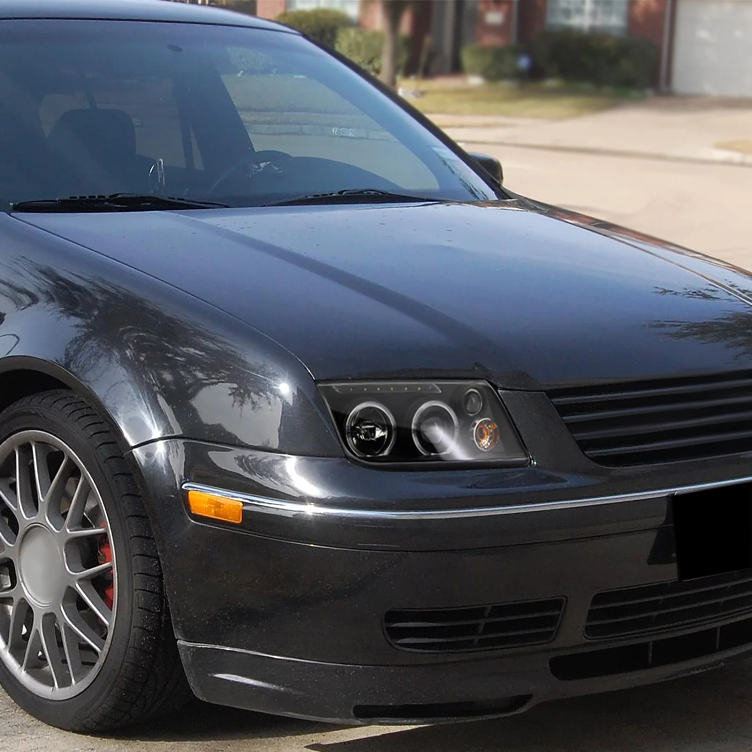 Spec-D Tuning LED + Halo Projector Headlights Black Compatible with 1999-2005 VW Jetta/ Bora Mk4, Left + Right Pair Headlamps Assembly