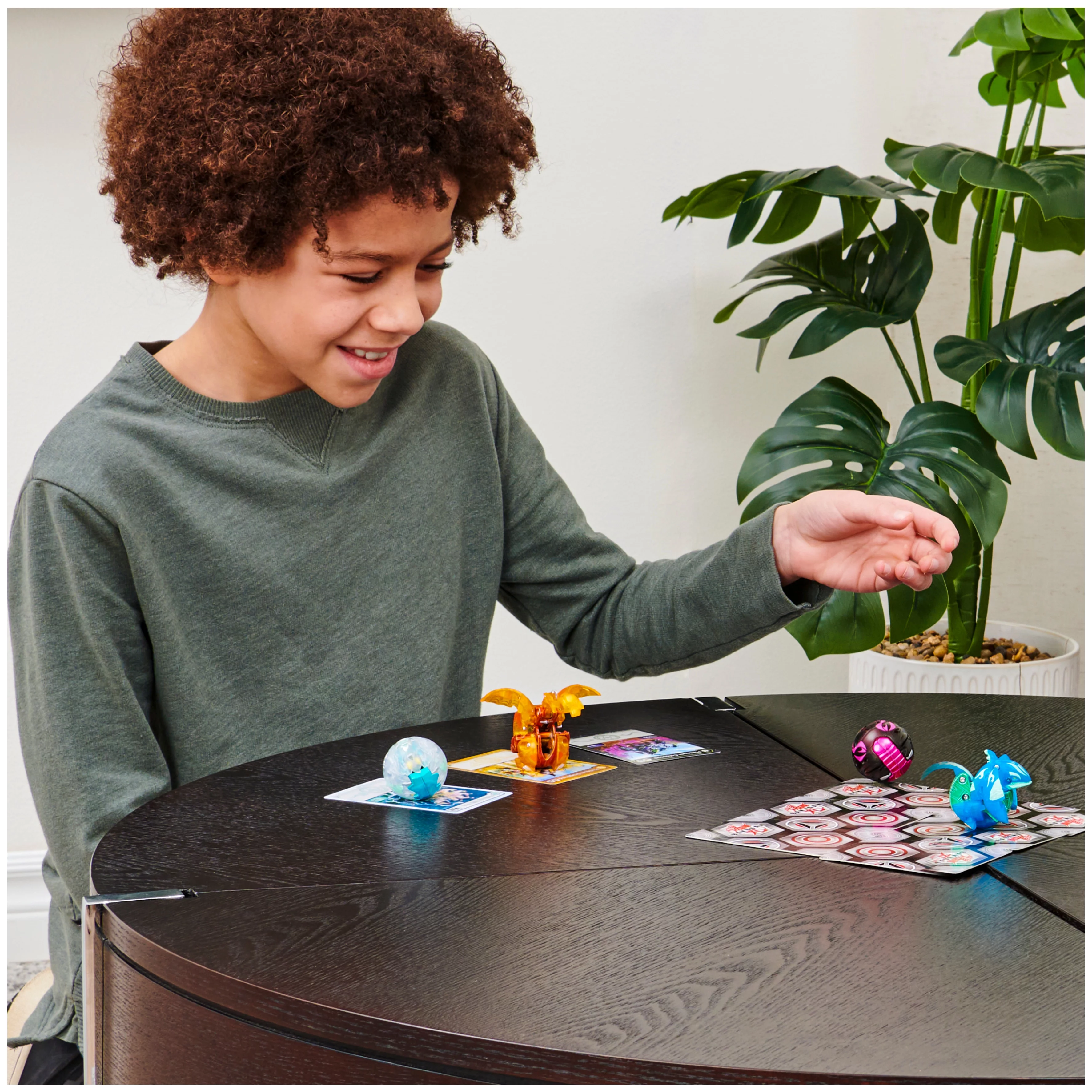 Bakugan Evolutions Platinum Nillious (Black) with Trading Cards