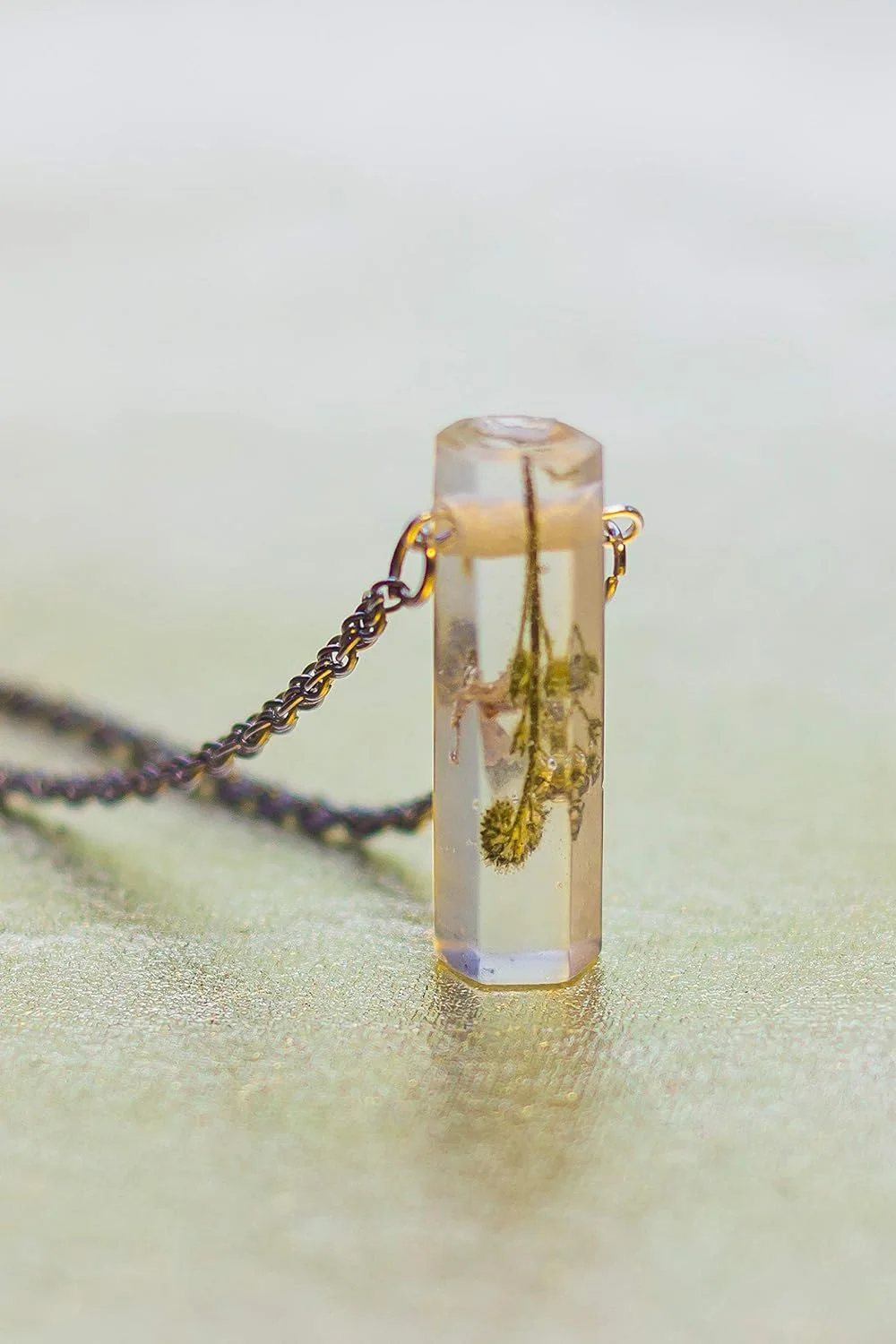 Table Top Epoxy Resin 1 Gallon | 128 oz Kit, Anti-Yellow Highest UV Impact Resistance, Food Grade Safe, Ultra Crystal Clear Gloss, Bubble Free, Bar & Surface Coat, Tumblers, Wood, DIY