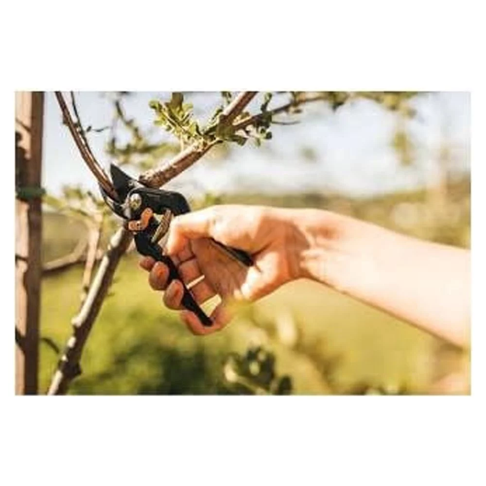 Fiskars Solid Steel Blade P131 Bypass Pruner With Aluminum Handle