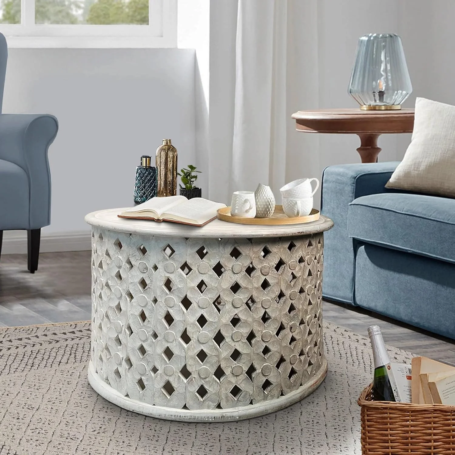 xrboomlife Mango Wood Farmhouse Round Coffee Table with Intricate  Cut-Out Base