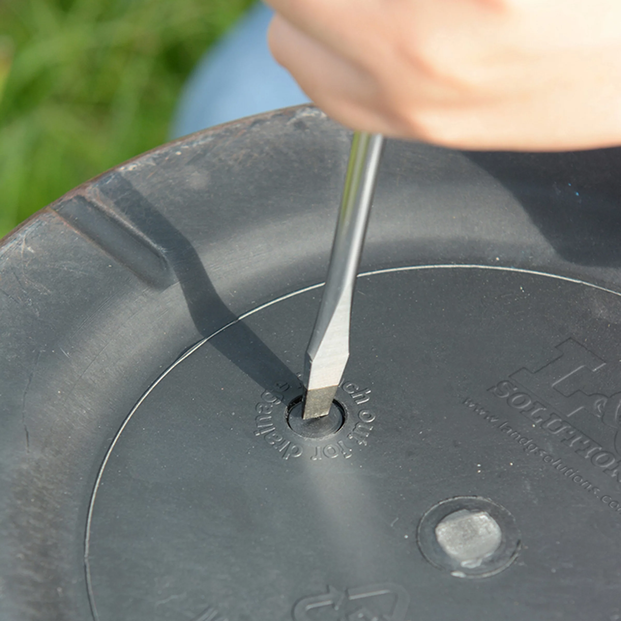Better Homes & Gardens Salerno 12 inch Round Planter, White, Recycled Resin