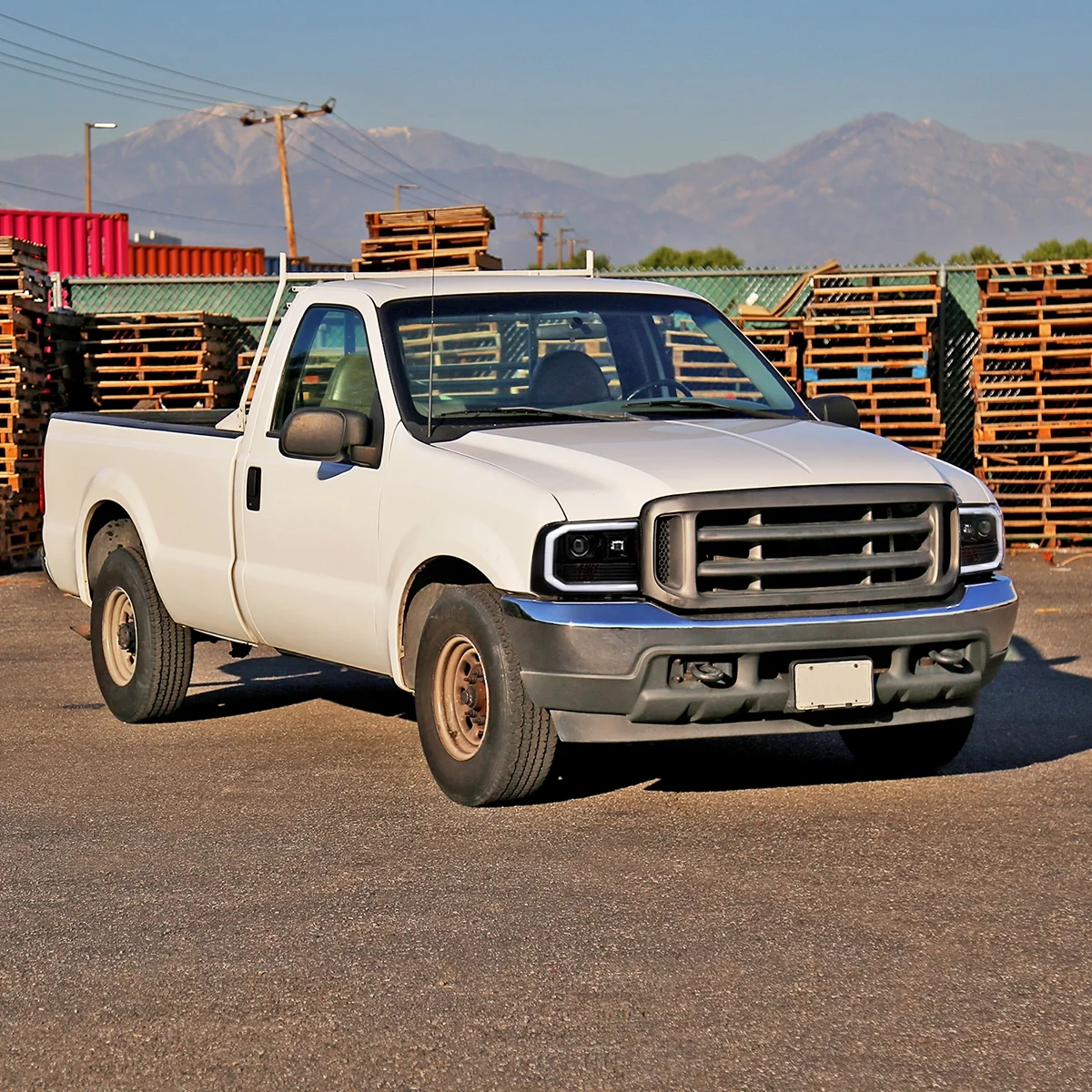 Spec-D Tuning Glossy Black Housing Clear Lens LED Tube Projector Headlights Compatible with 1999-2004 Ford F250 F350 F450 SuperDuty, Left + Right Pair Headlamps Assembly