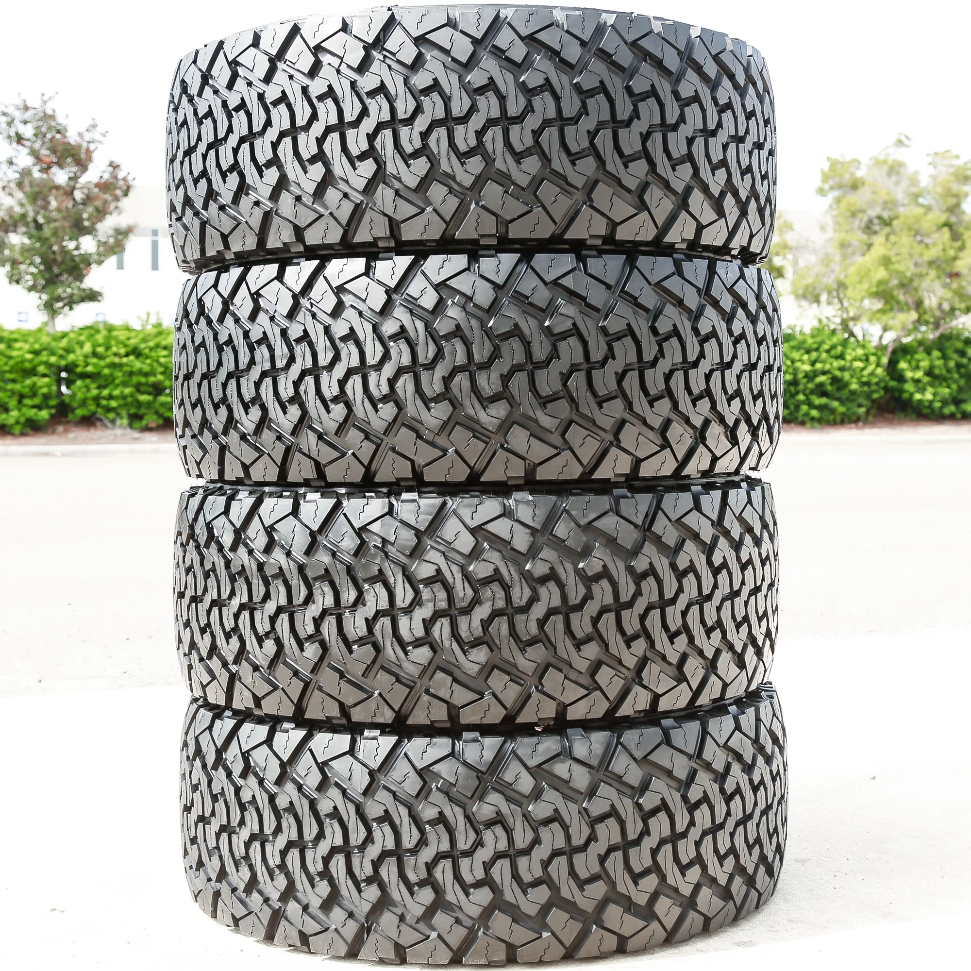 Set of 4 (FOUR) Venom Power Terra Hunter X/T LT 33X12.50R18 Load E (10 Ply) XT Extreme Terrain Tires