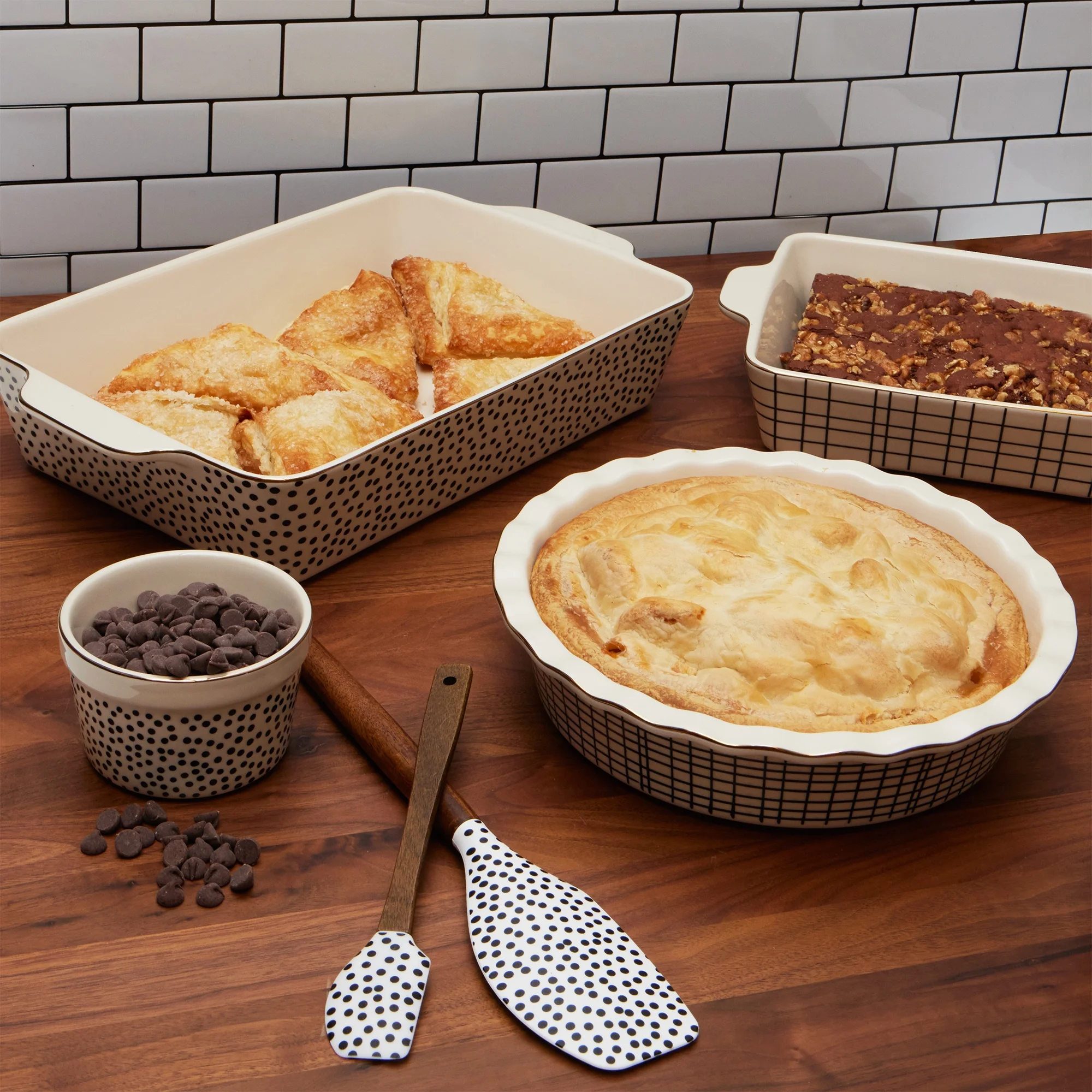 Thyme & Table 10-Piece Ceramic Bakeware Set with Pointed Spatulas & Whisk