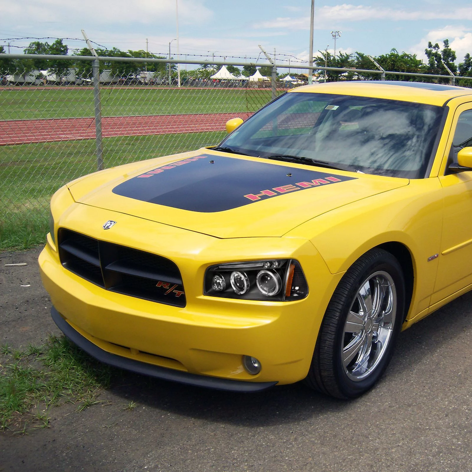 Spec-D Tuning Halo LED Projector + Corner Lights Compatible with 2006-2010 Charger Left + Right Pair Headlamps Assembly